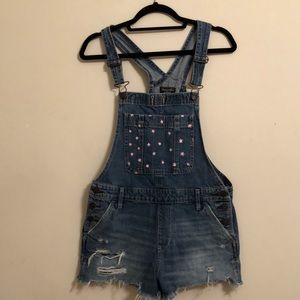 Overall shorts with painted flowers